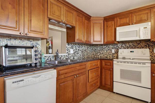 2003 Granada Drive L4, Coconut Creek, FL 33066