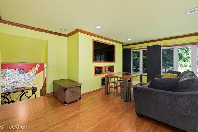 7004 Roberts Drive, Woodridge, IL 60517