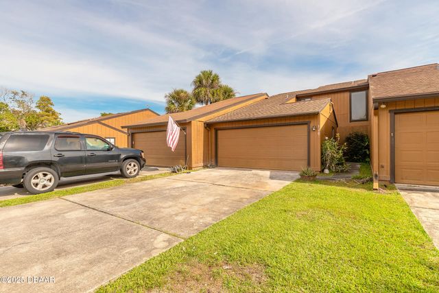 120 Lakewood Village Circle, Daytona Beach, FL 32119