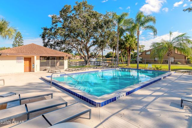 120 Lakewood Village Circle, Daytona Beach, FL 32119