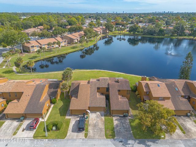 120 Lakewood Village Circle, Daytona Beach, FL 32119