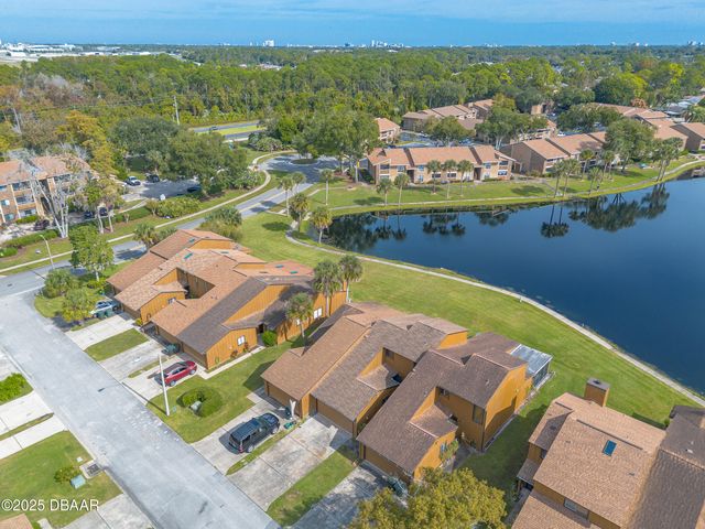 120 Lakewood Village Circle, Daytona Beach, FL 32119
