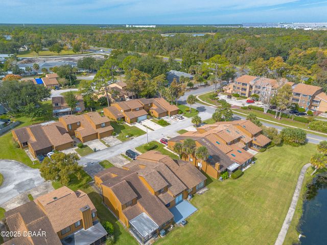 120 Lakewood Village Circle, Daytona Beach, FL 32119