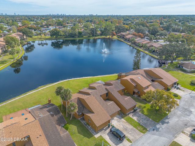 120 Lakewood Village Circle, Daytona Beach, FL 32119