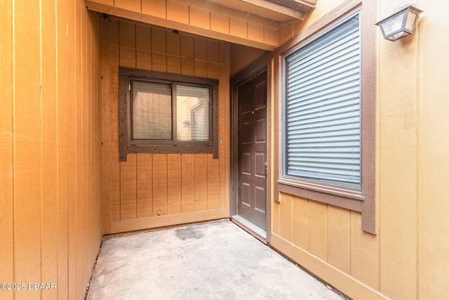 120 Lakewood Village Circle, Daytona Beach, FL 32119