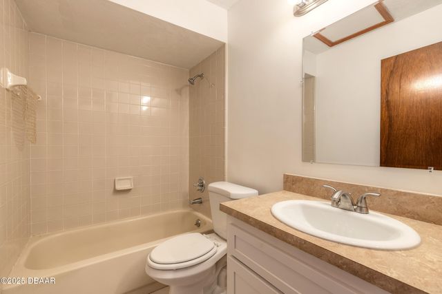 120 Lakewood Village Circle, Daytona Beach, FL 32119