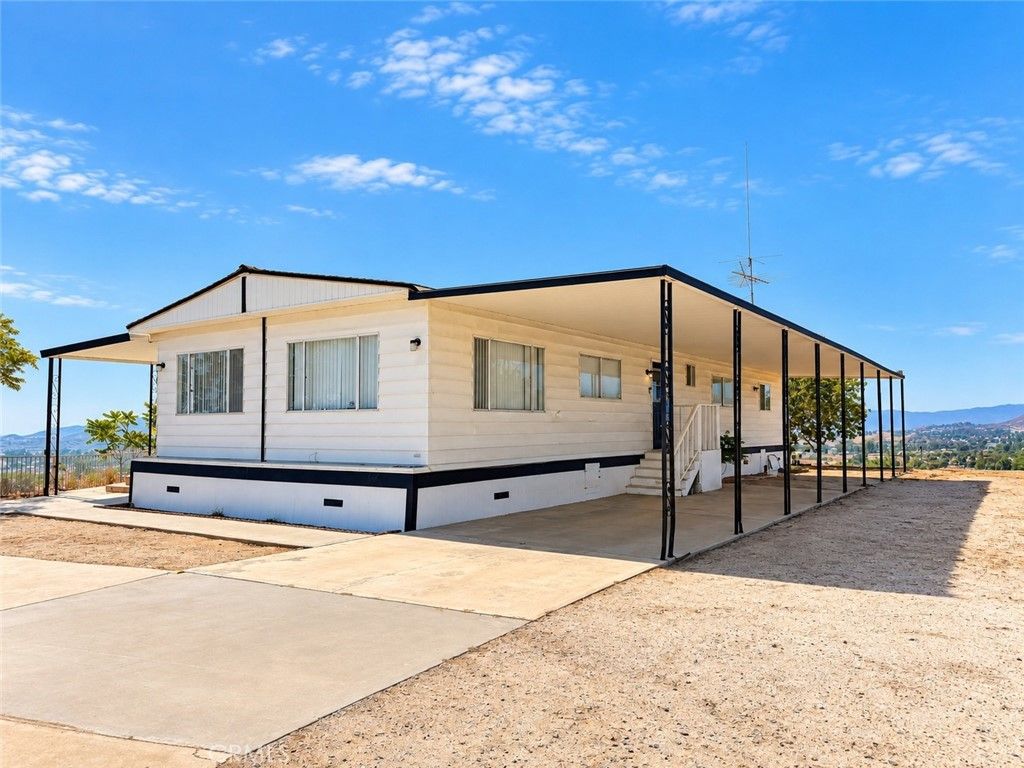 1020 Clayton, Perris, CA 92570 — photo 2