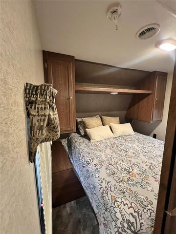 130 County Road 302, Alvin, TX 77511