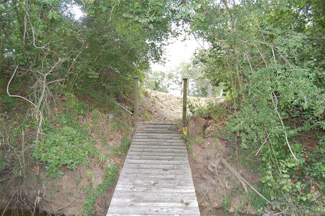 130 County Road 302, Alvin, TX 77511