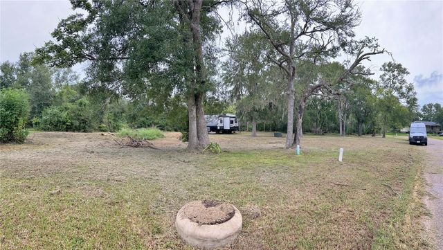 130 County Road 302, Alvin, TX 77511
