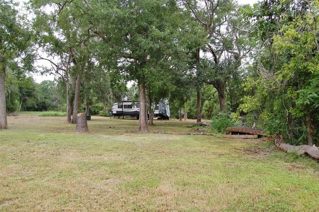 130 County Road 302, Alvin, TX 77511