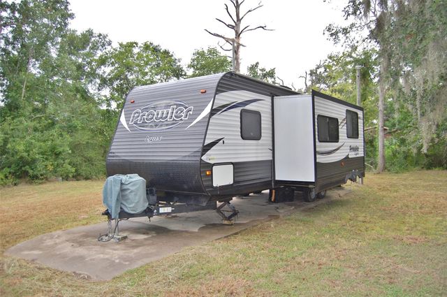 130 County Road 302, Alvin, TX 77511
