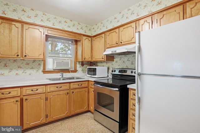 206 DOGWOOD RD, Winchester, VA 22602