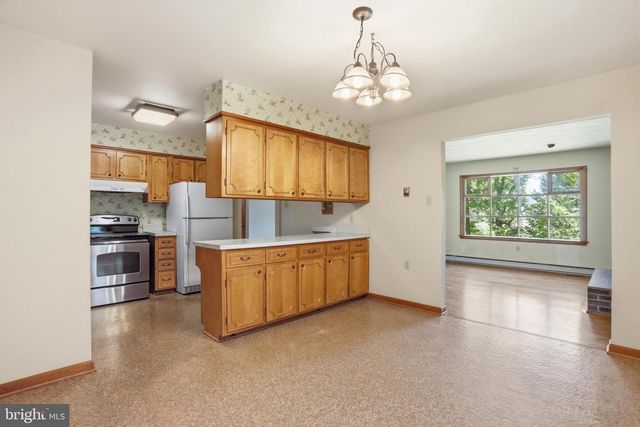 206 DOGWOOD RD, Winchester, VA 22602
