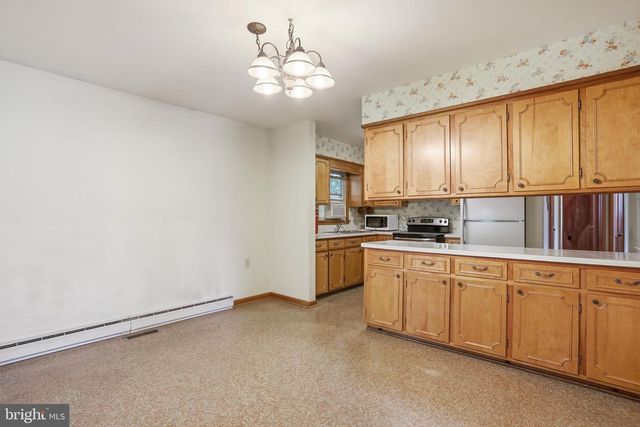 206 DOGWOOD RD, Winchester, VA 22602