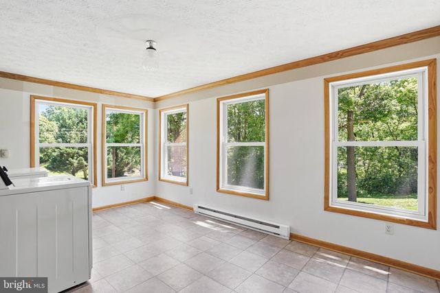 206 DOGWOOD RD, Winchester, VA 22602