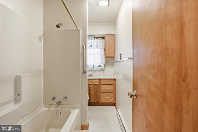 206 DOGWOOD RD, Winchester, VA 22602