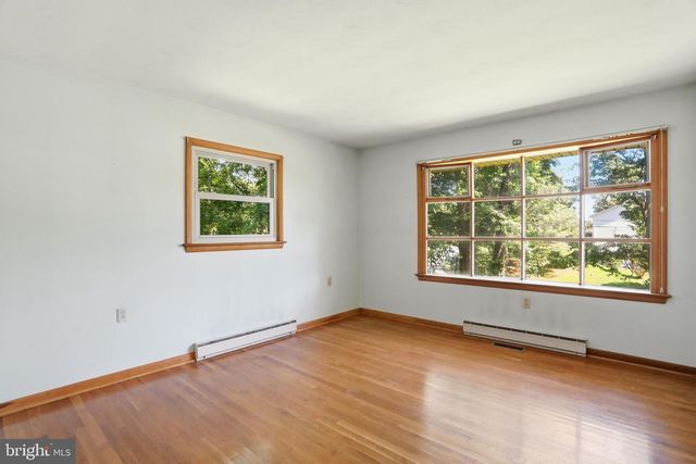 206 DOGWOOD RD, Winchester, VA 22602