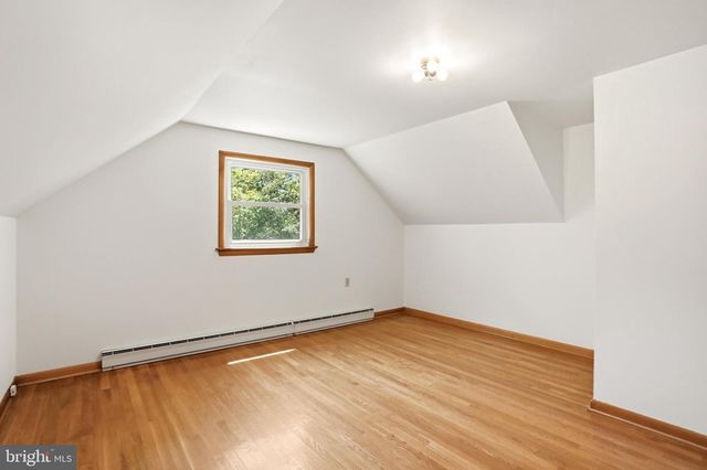 206 DOGWOOD RD, Winchester, VA 22602
