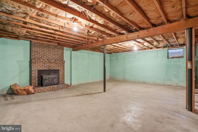 206 DOGWOOD RD, Winchester, VA 22602
