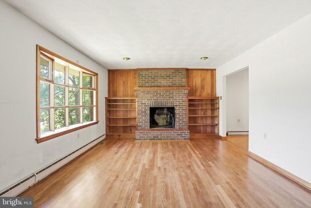206 DOGWOOD RD, Winchester, VA 22602