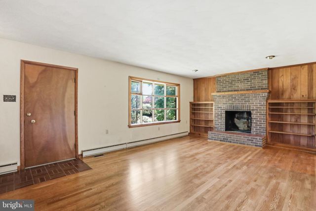 206 DOGWOOD RD, Winchester, VA 22602