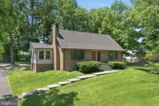 206 DOGWOOD RD, Winchester, VA 22602