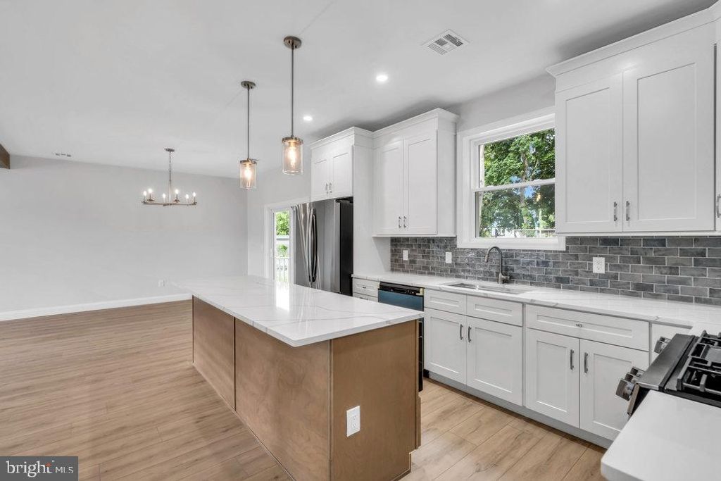 7 LEIFRIED, Tuckerton, NJ 08087