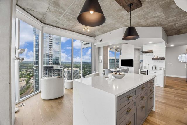 360 Nueces ST 3702, Austin, TX 78701