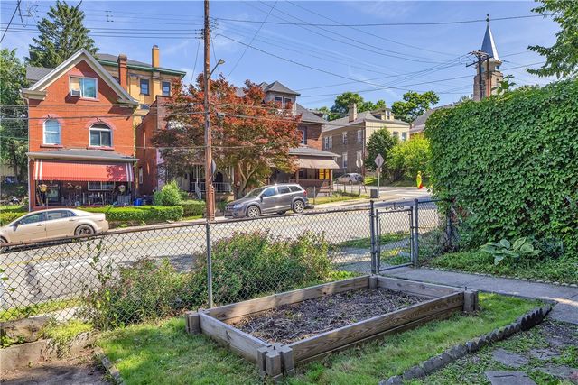 204 Johnston Ave, Hazelwood, PA 15207