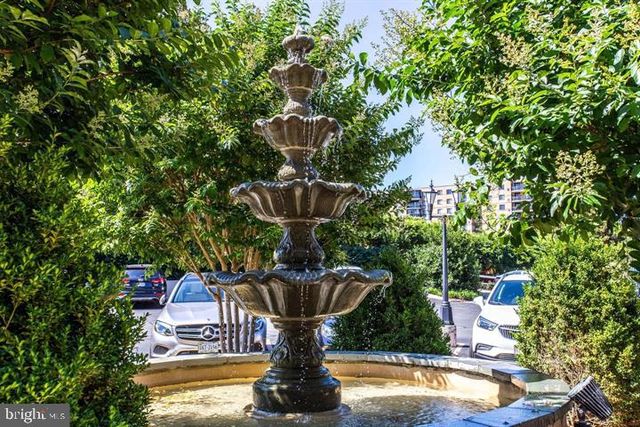 8340 GREENSBORO DR #503, Mclean, VA 22102