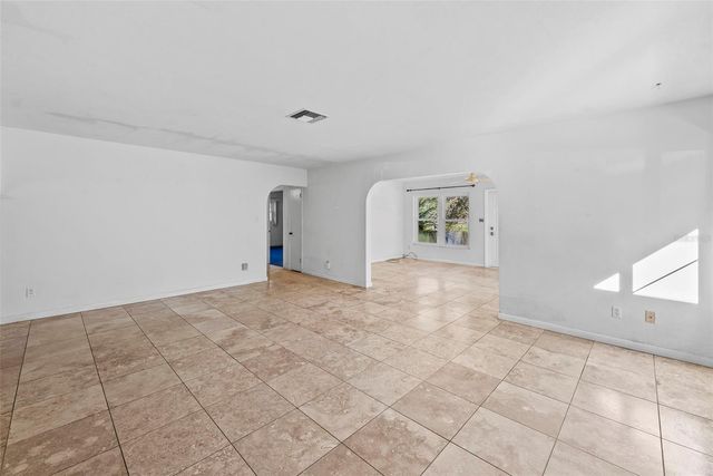 546 FOREST PARKWAY E, Largo, FL 33771