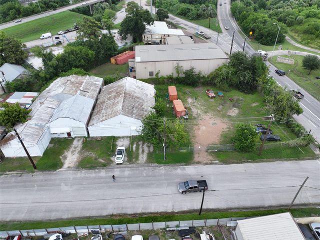 6839 Avenue W, Houston, TX 77029