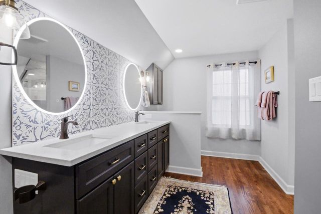 8314 Regent ROAD, Fox Point, WI 53217