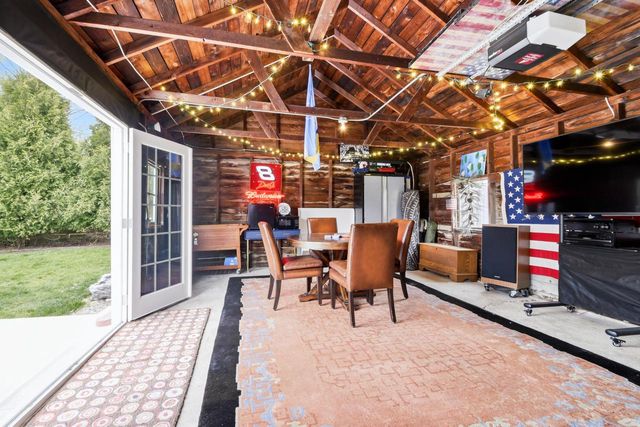 8314 Regent ROAD, Fox Point, WI 53217