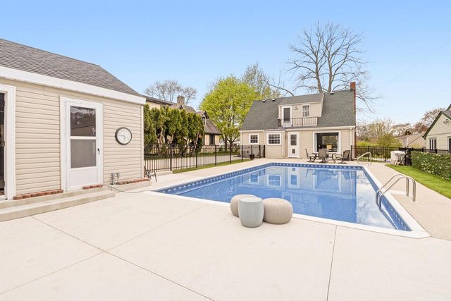 8314 Regent ROAD, Fox Point, WI 53217