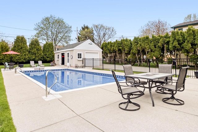 8314 Regent ROAD, Fox Point, WI 53217