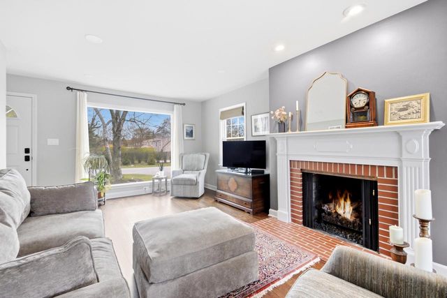 8314 Regent ROAD, Fox Point, WI 53217