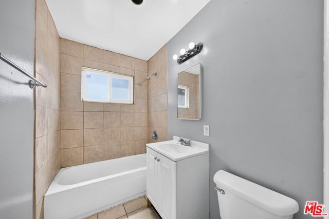 3220 Carlin Avenue G, Lynwood, CA 90262