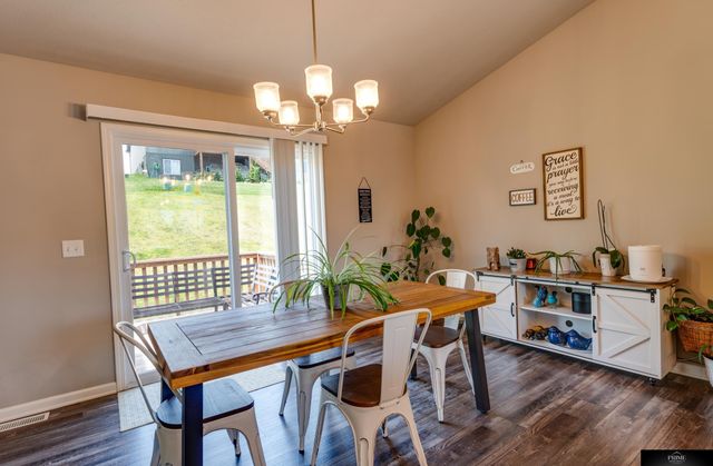 7720 N 108 Street, Omaha, NE 68142