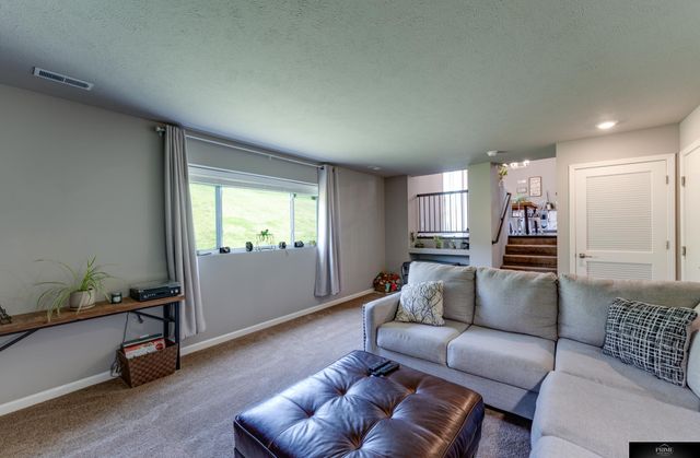 7720 N 108 Street, Omaha, NE 68142