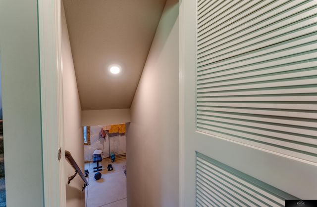 7720 N 108 Street, Omaha, NE 68142