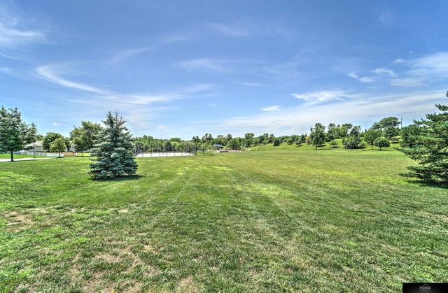 7720 N 108 Street, Omaha, NE 68142