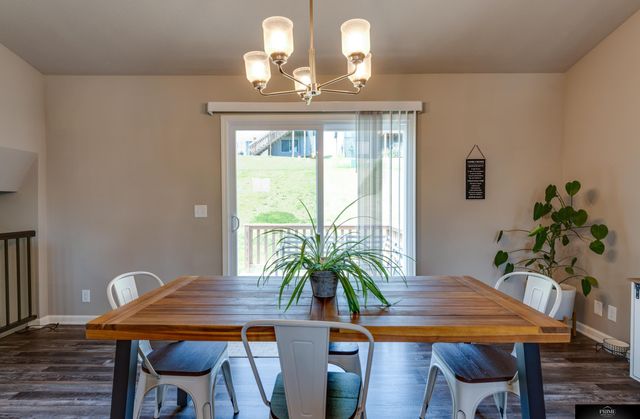 7720 N 108 Street, Omaha, NE 68142