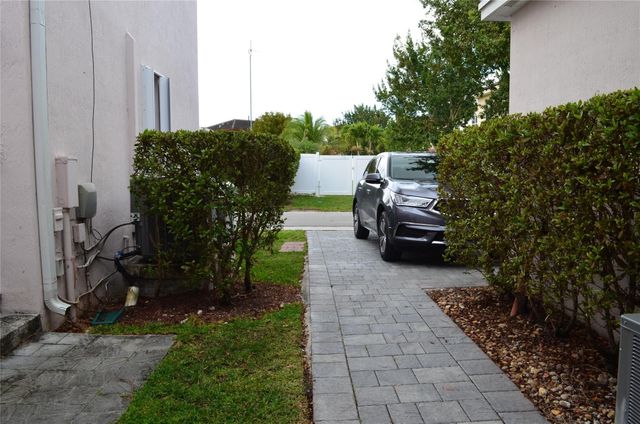17093 SW 93rd Street, Miami, FL 33196