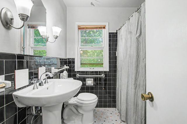1531 Idaho Avenue W, Falcon Heights, MN 55108