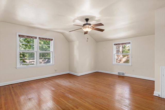 1531 Idaho Avenue W, Falcon Heights, MN 55108