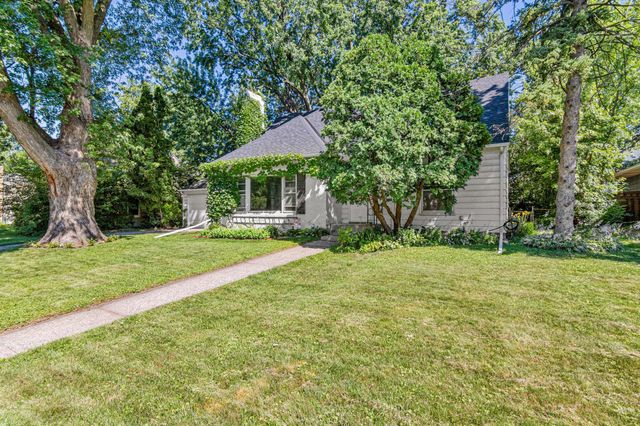 1531 Idaho Avenue W, Falcon Heights, MN 55108