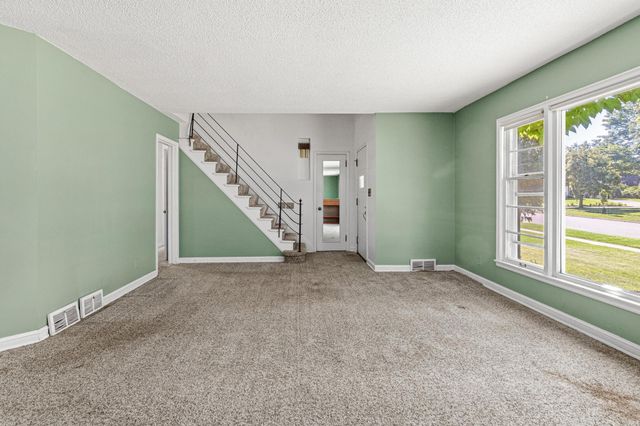 1531 Idaho Avenue W, Falcon Heights, MN 55108