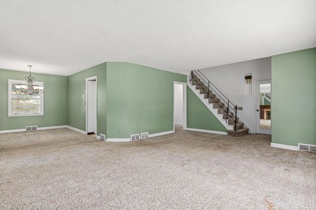 1531 Idaho Avenue W, Falcon Heights, MN 55108